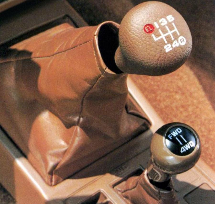 Детали интерьера Toyota Tercel 4WD Wagon 1983 года  (фото 2 из 11)